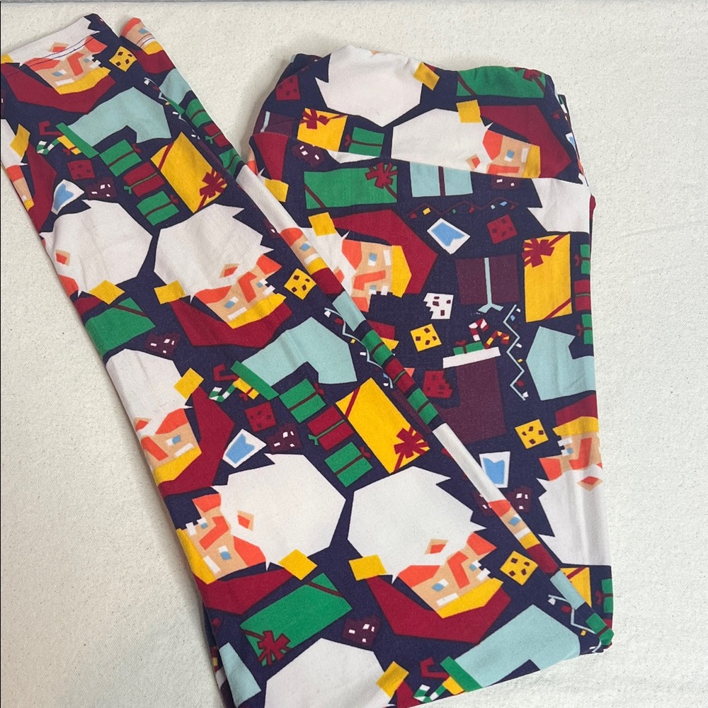 🛍️ 4 for $25 LuLaRoe 🎅🎁 Tall & Curvy Holiday Leggings – Santa & Presents